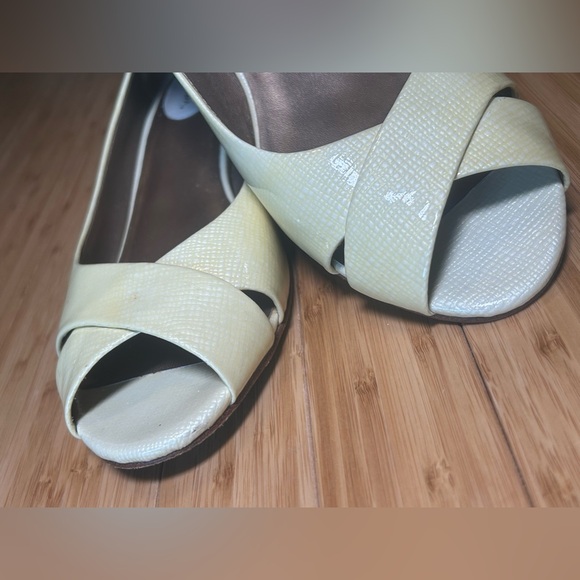 Cole Haan Kitten Heel Criss Cross Ivory Textured Patent leather size 9.5 - Picture 10 of 15